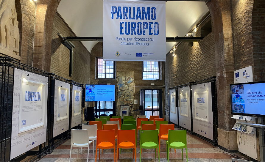 Fotografia dell'ingresso e dello spazio Europe Direct 