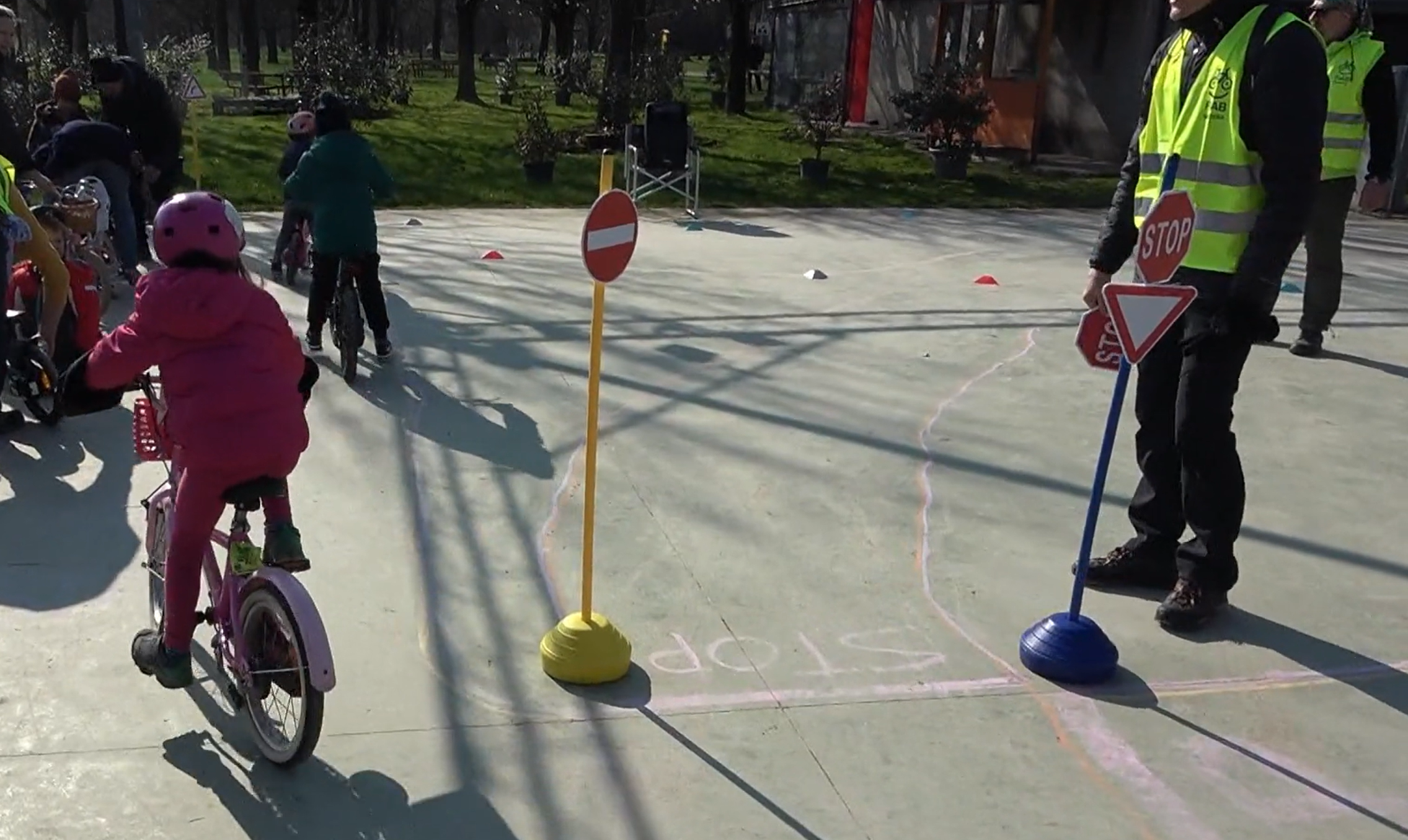 Bambini in bicicletta