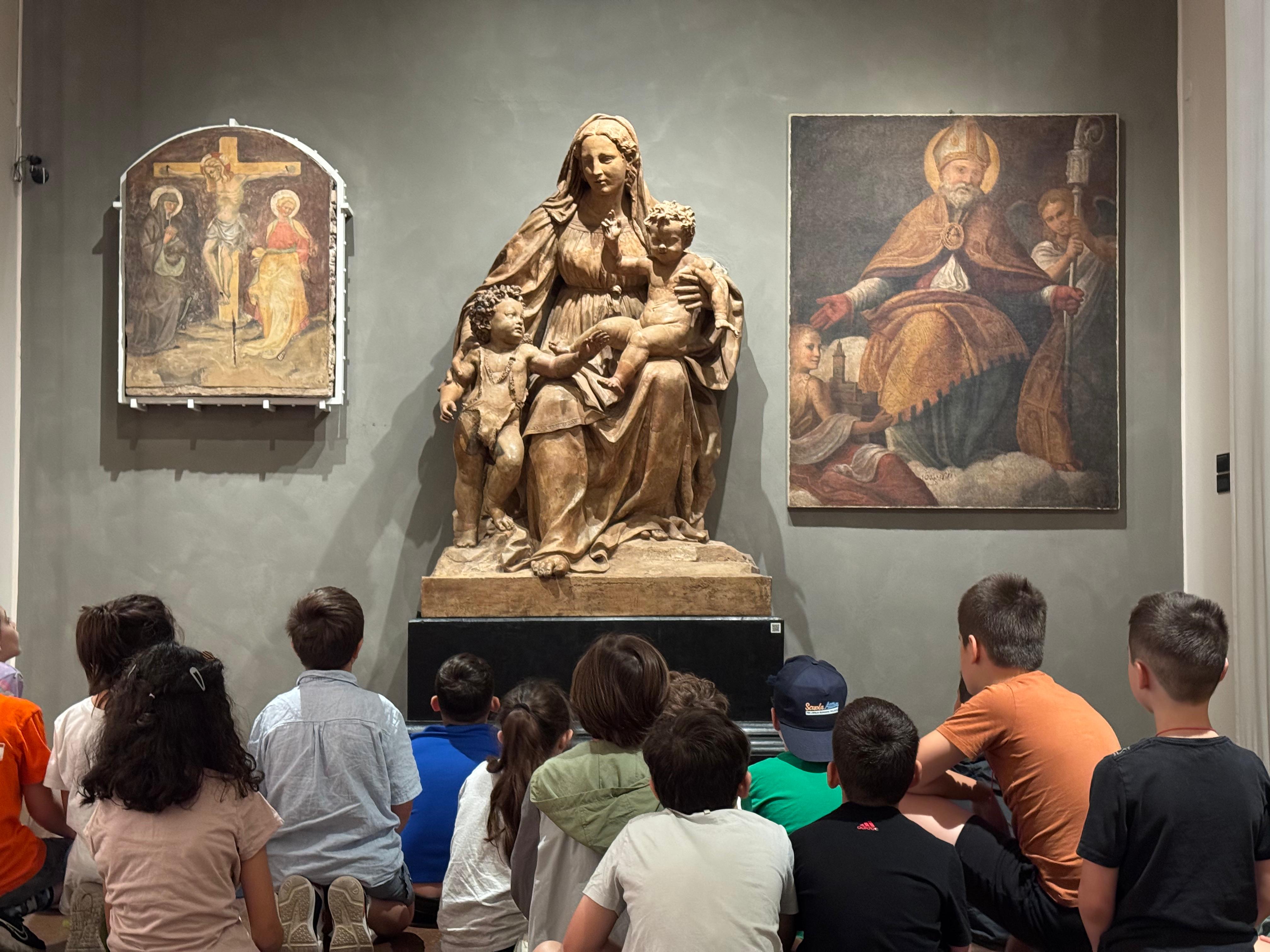 Madonna col Bambino e S. Giovannino detta Madonna di Piazza - terracotta - Antonio Begarelli - 1523 - Modena, Museo Civico d’Arte